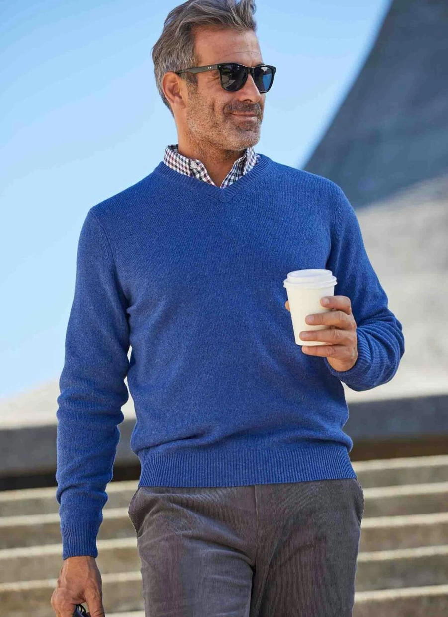 James Pringle Men's Lambswool V-Neck Jumper - Soft Knit Sweater for Men